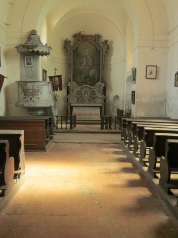 Pohled k oltáři